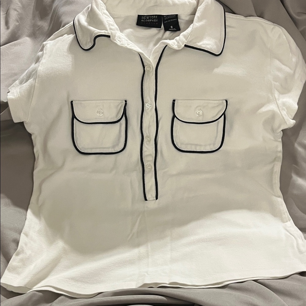 New York & Company White Short Sleeve Blouse with Black Piping